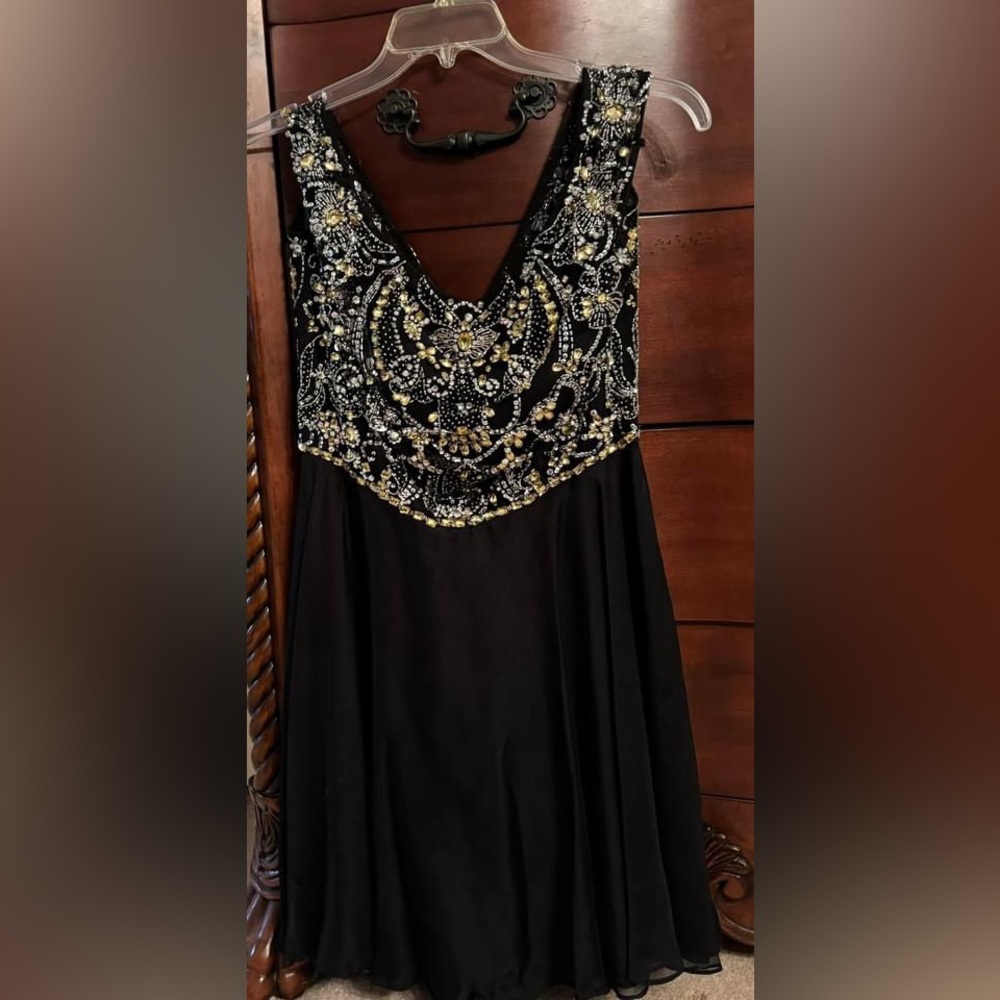Sherri Hill size 16 Cocktail dress Prom Homecoming Formal